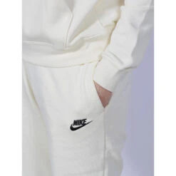 Jogging Sportswear Club écru Femme - Nike 9 Jogging Sportswear Club écru Femme - Nike -Le Dressing Parfait jogging sportswear club ecru femme nike 3