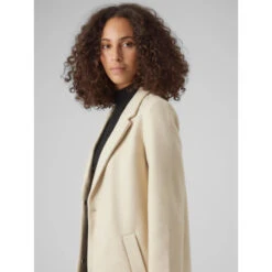 Manteau Court Pop Beige Femme - Vero Moda -Le Dressing Parfait manteau court pop beige femme vero moda 3
