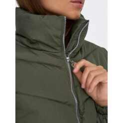 Veste D'hiver Finno Kaki Femme - Jacqueline De Yong 9 Veste D'hiver Finno Kaki Femme - Jacqueline De Yong -Le Dressing Parfait veste d hiver finno kaki femme jacqueline de yong 3
